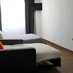 El Patio Hotel *